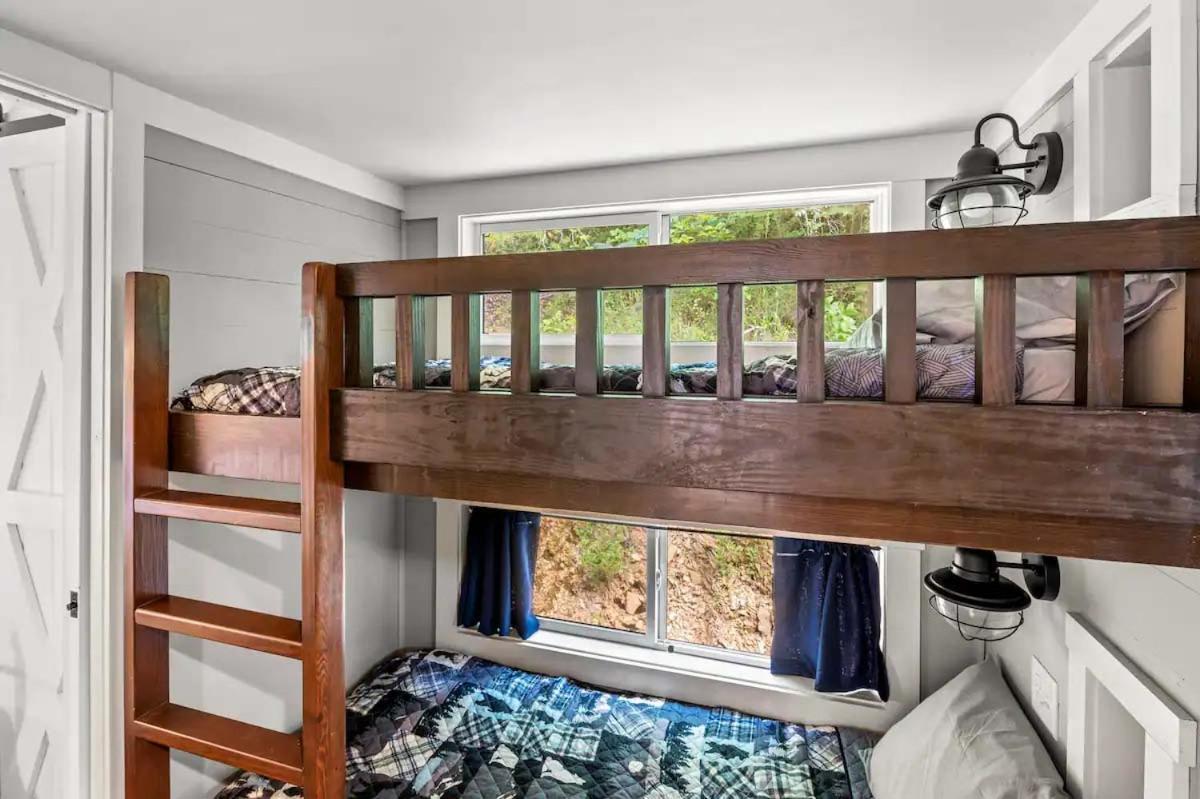 세비어빌 Crescent Moon Cabin 빌라 외부 사진